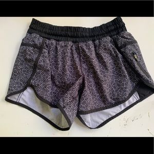 Lululemon tracker shorts